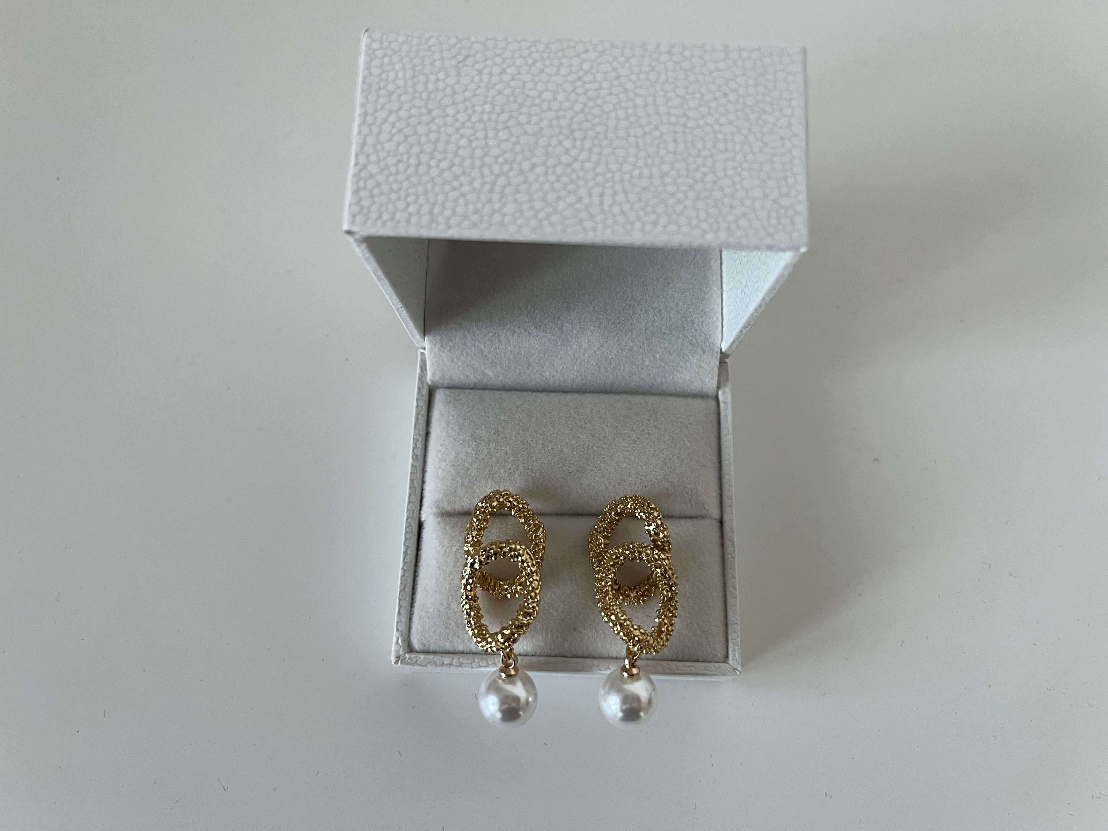 Textured Gold Link Pearl Earrings