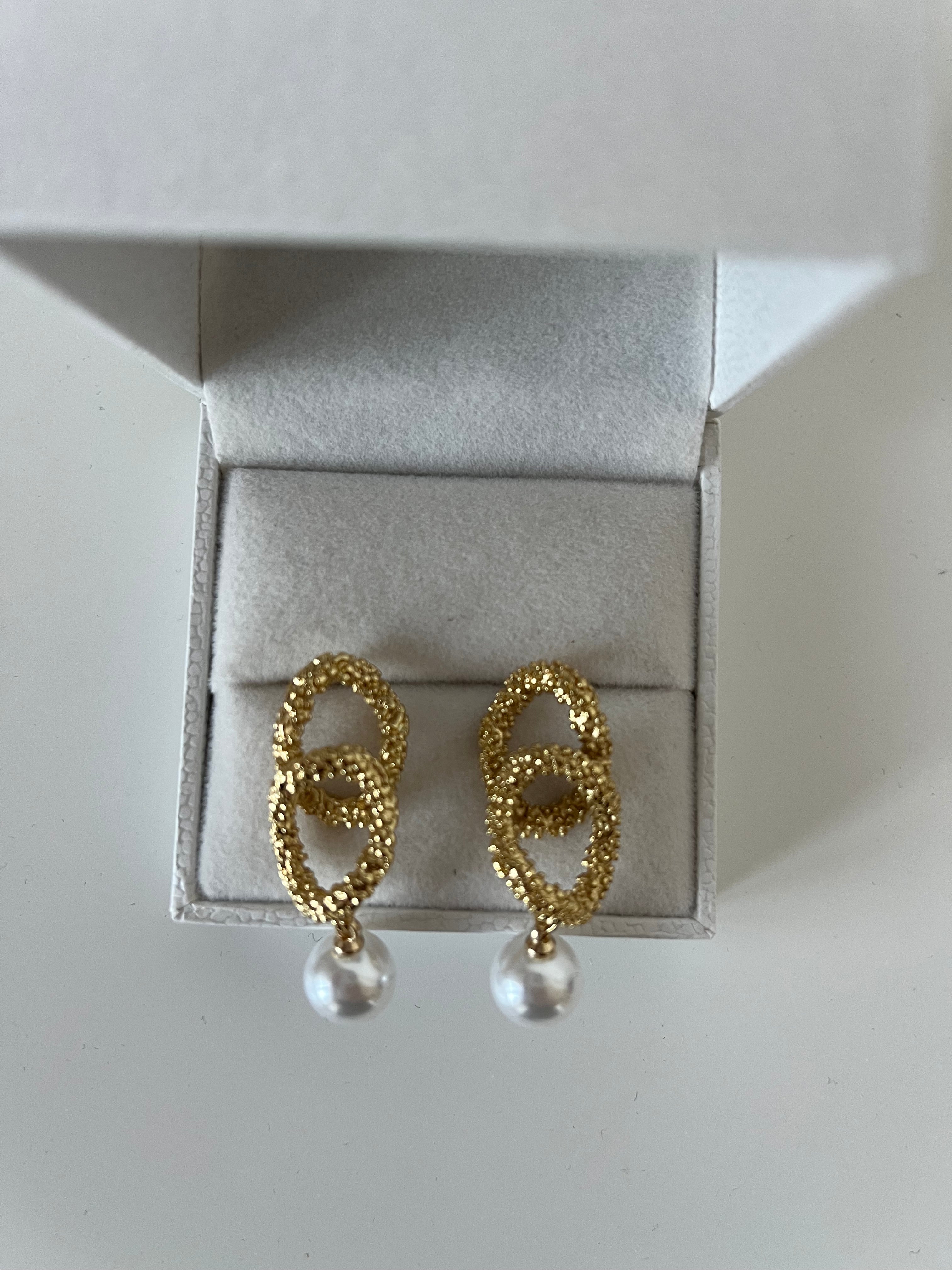 Textured Gold Link Pearl Earrings